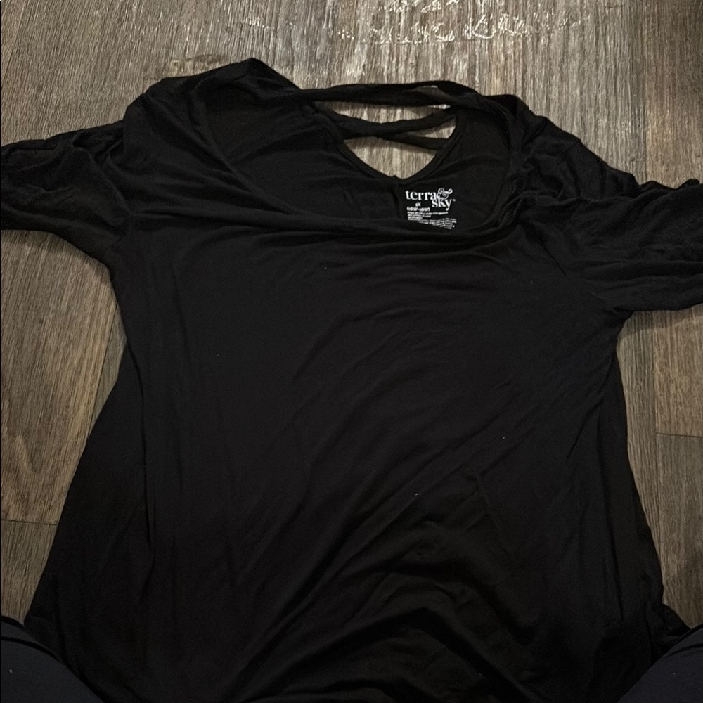 Terra & Sky Black Backless Short Sleeve Tee